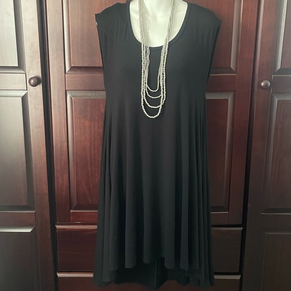 FIGWOOD Cap Sleeve Trapeze Black Dress - Picture 4 of 9
